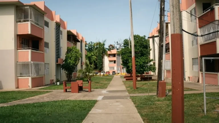 Confiscan 56 apartamentos de residenciales que eran usados para otros fines